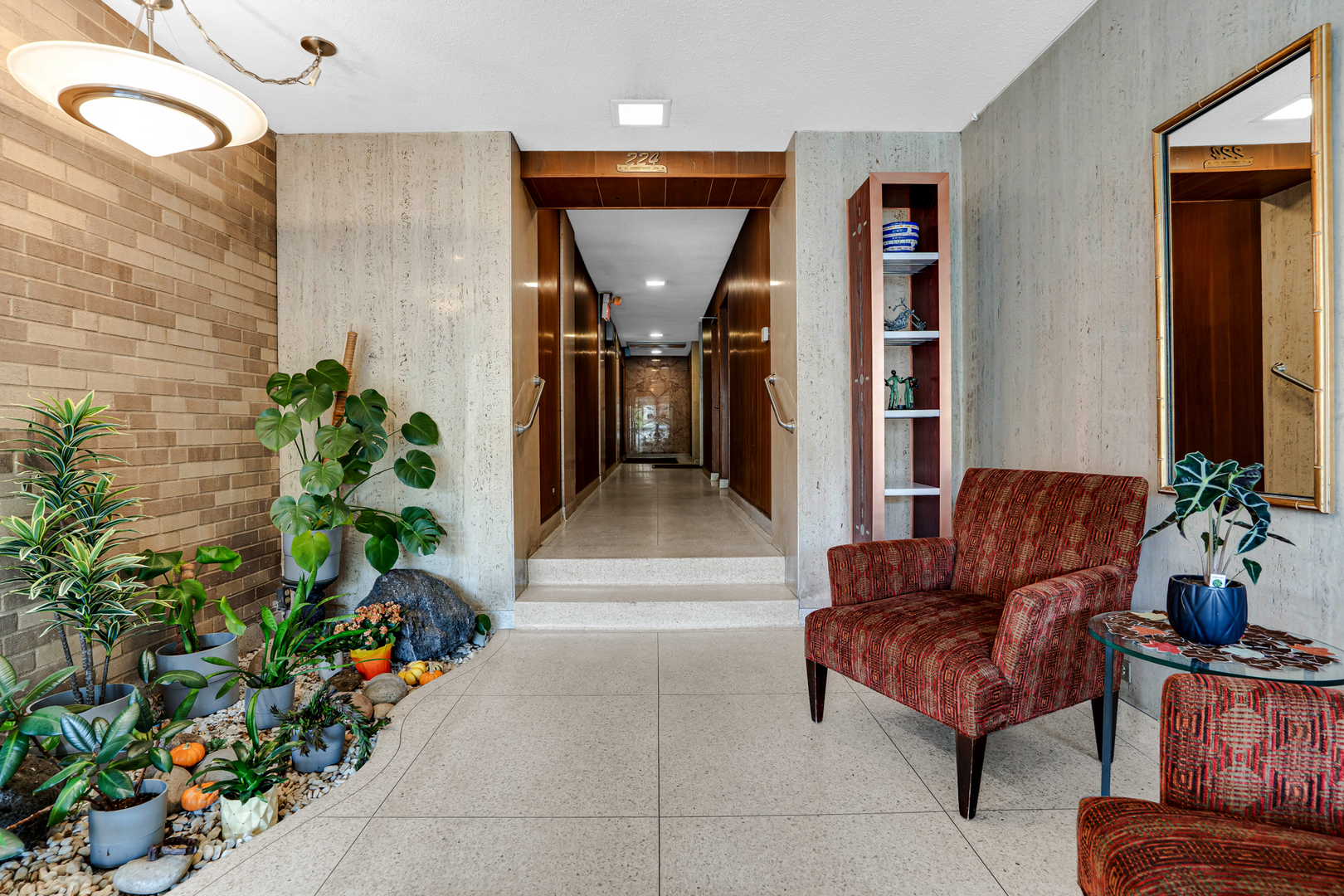 224 N Kenilworth Avenue #4D, Oak Park, IL 60302