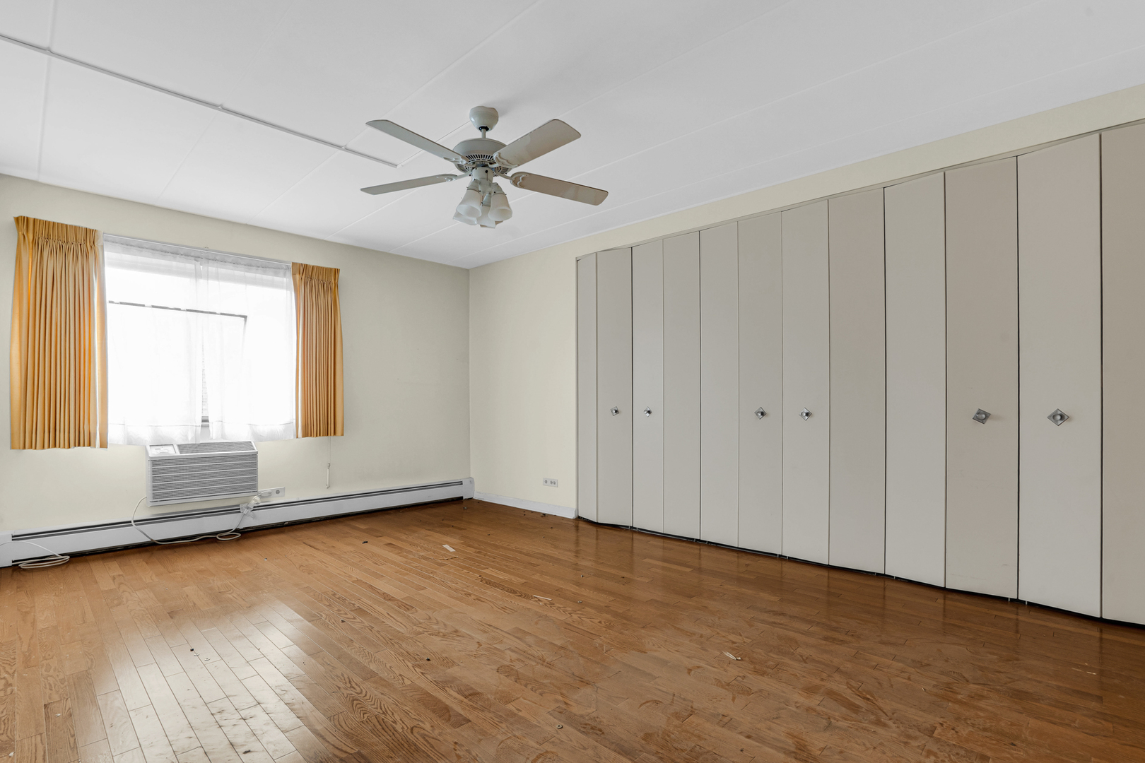 224 N Kenilworth Avenue #4D, Oak Park, IL 60302