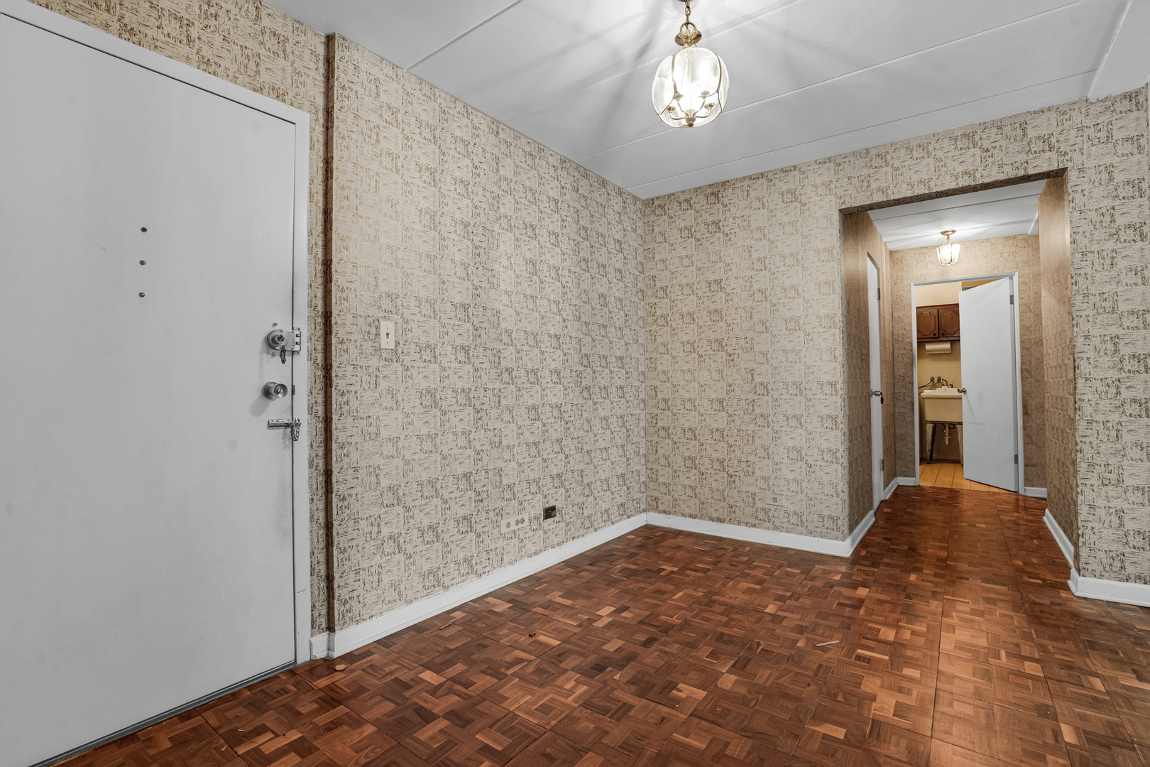 224 N Kenilworth Avenue #4D, Oak Park, IL 60302