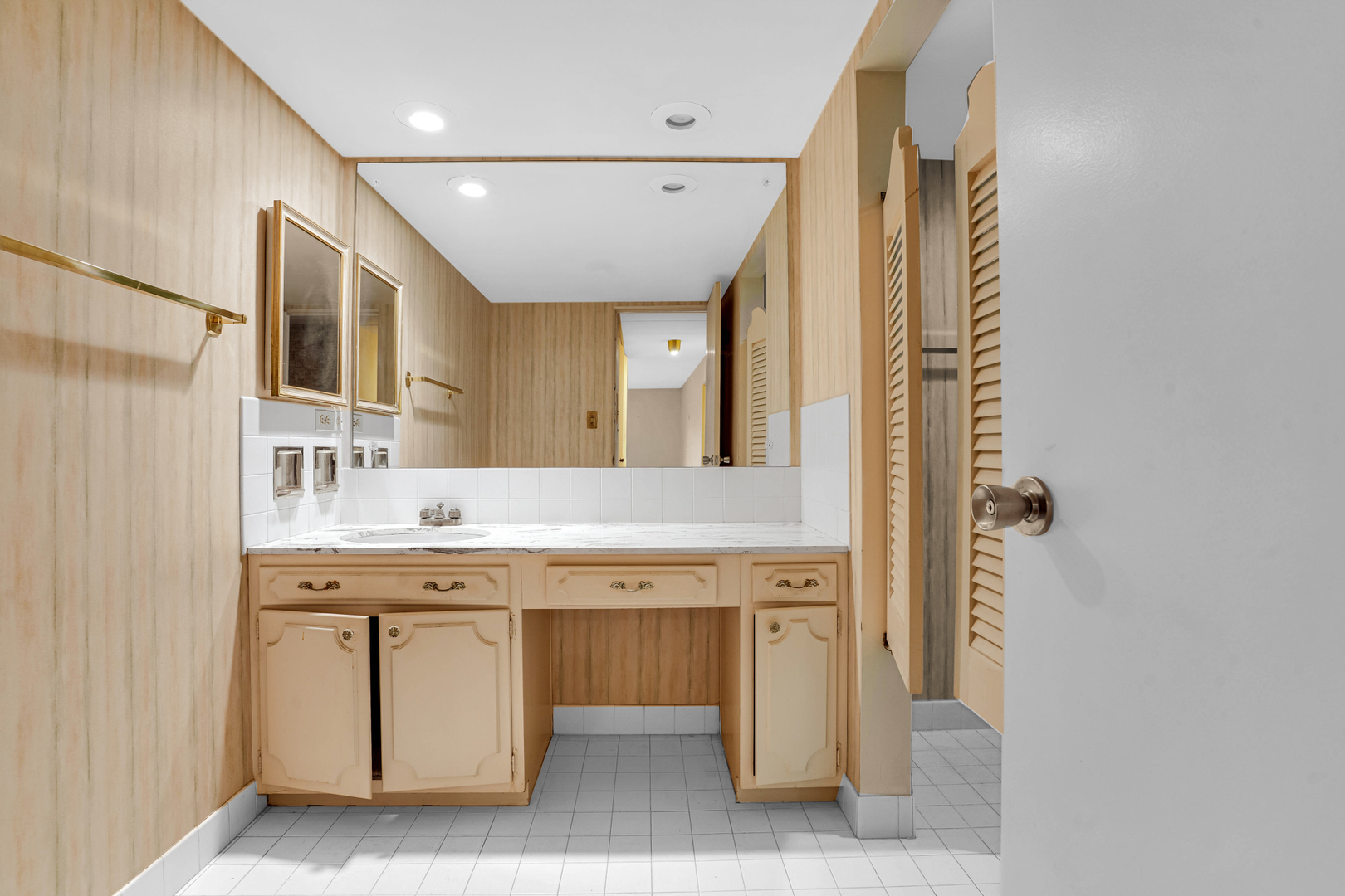 224 N Kenilworth Avenue #4D, Oak Park, IL 60302