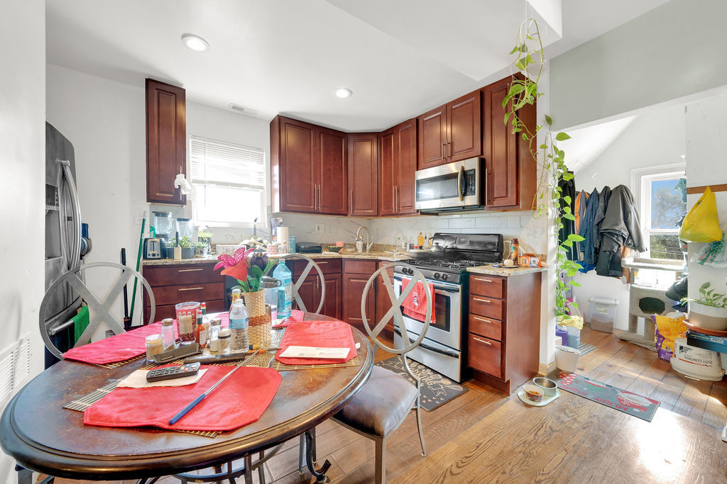 850 N Kildare Avenue, Chicago, IL 60651