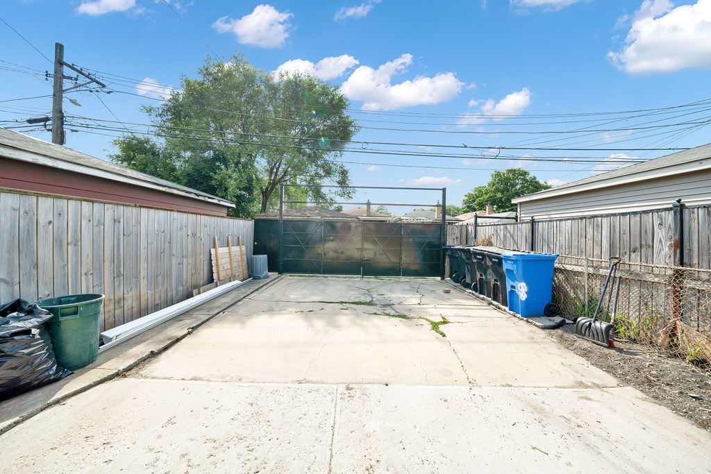 850 N Kildare Avenue, Chicago, IL 60651