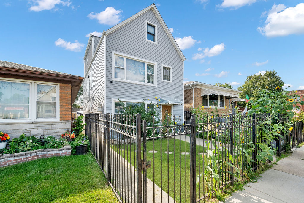850 N Kildare Avenue, Chicago, IL 60651