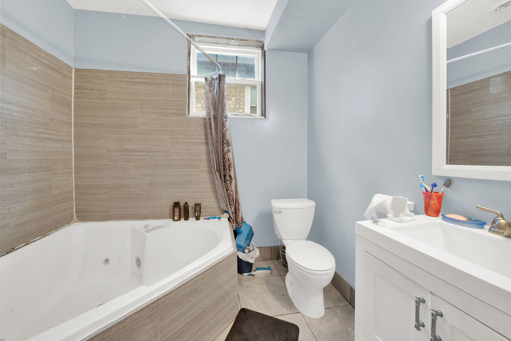 850 N Kildare Avenue, Chicago, IL 60651