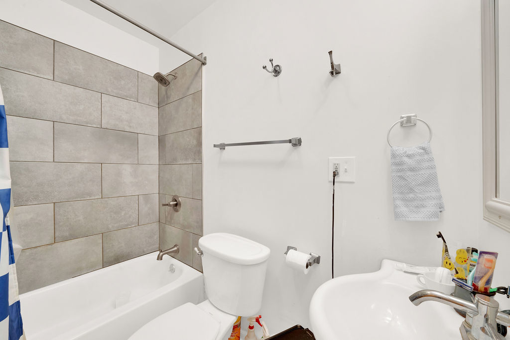 850 N Kildare Avenue, Chicago, IL 60651