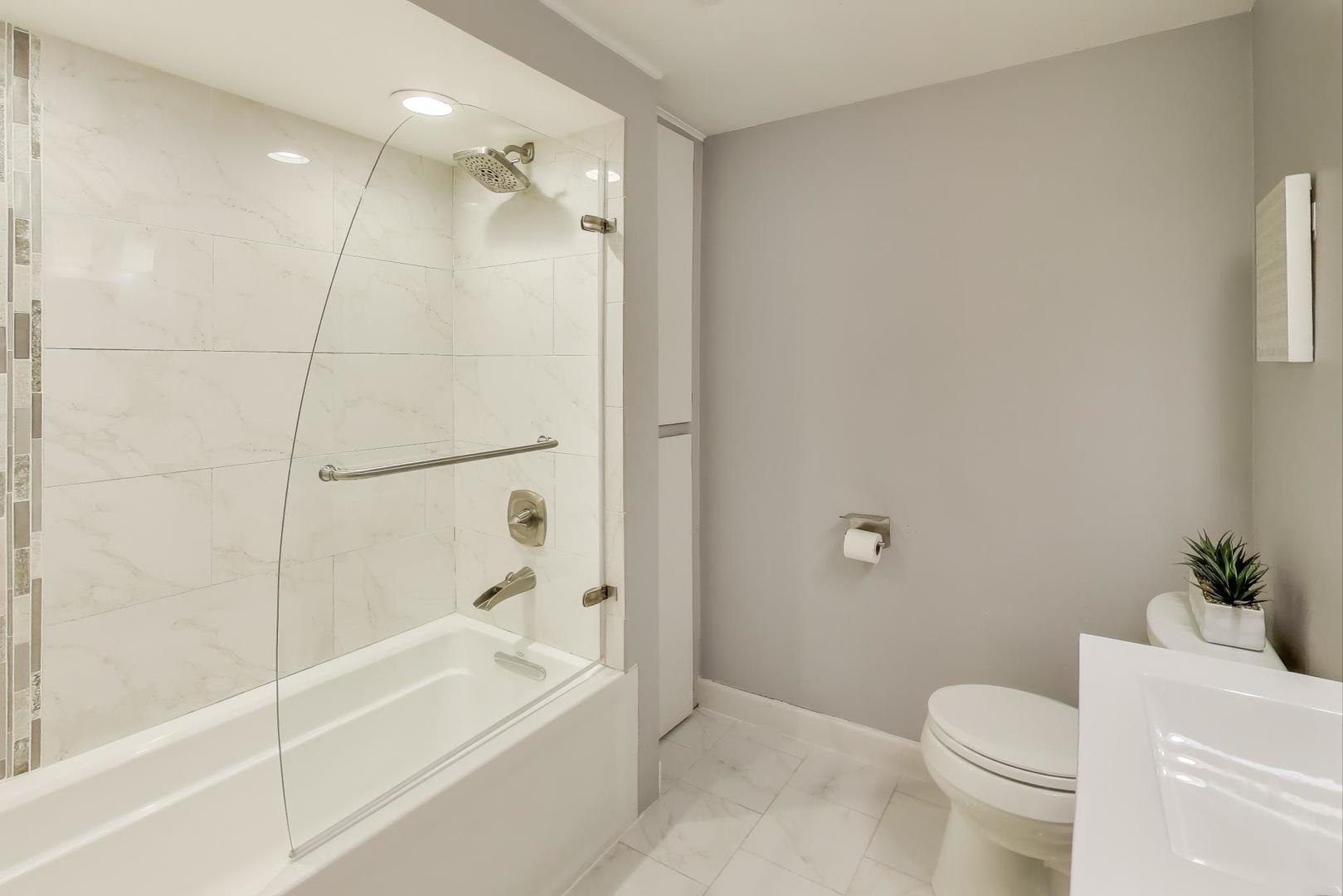 45 S Thurlow Street, Hinsdale, IL 60521