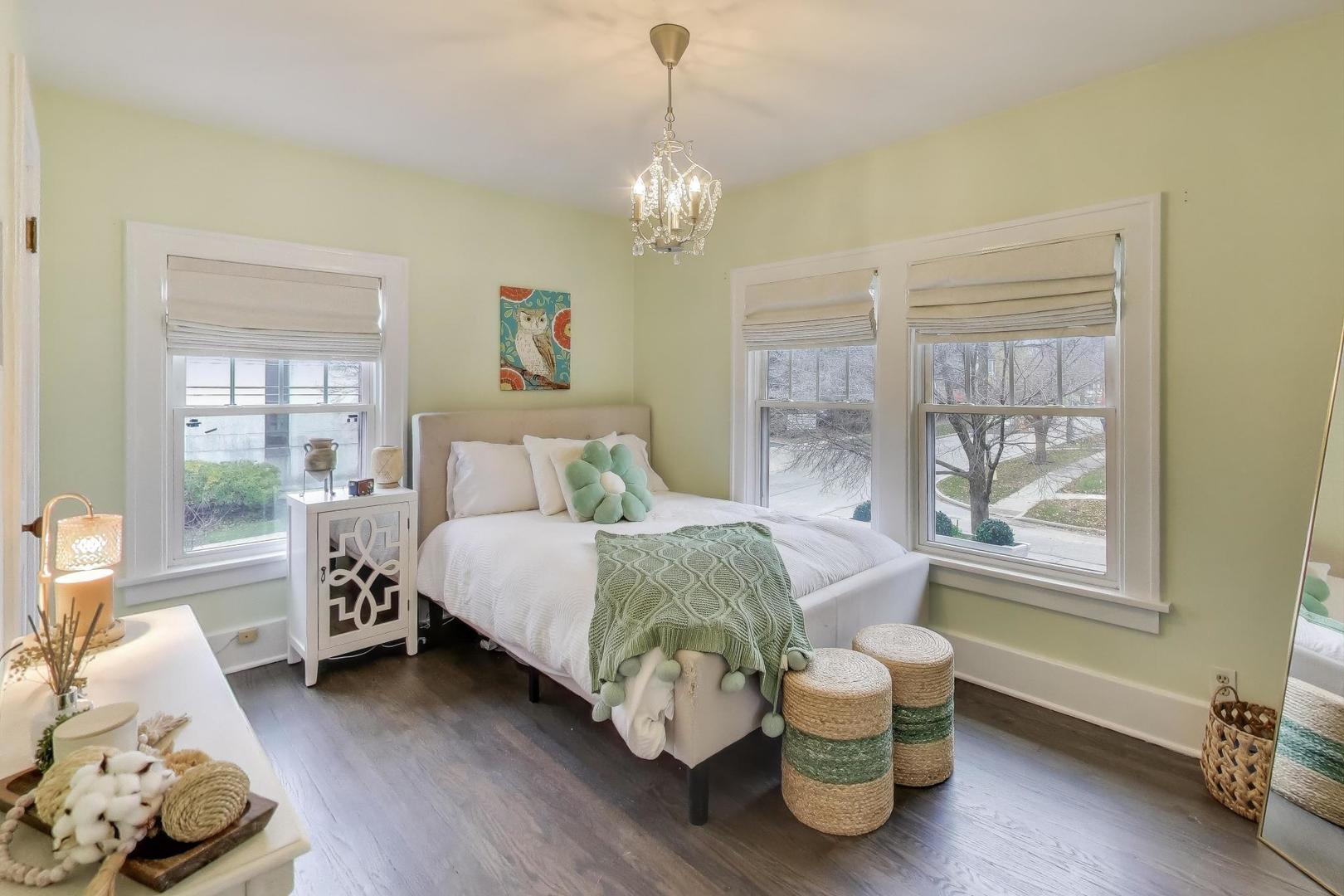 45 S Thurlow Street, Hinsdale, IL 60521