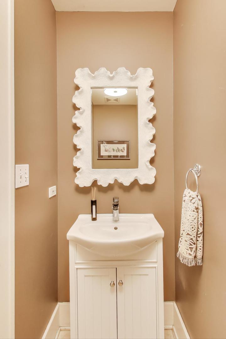 45 S Thurlow Street, Hinsdale, IL 60521