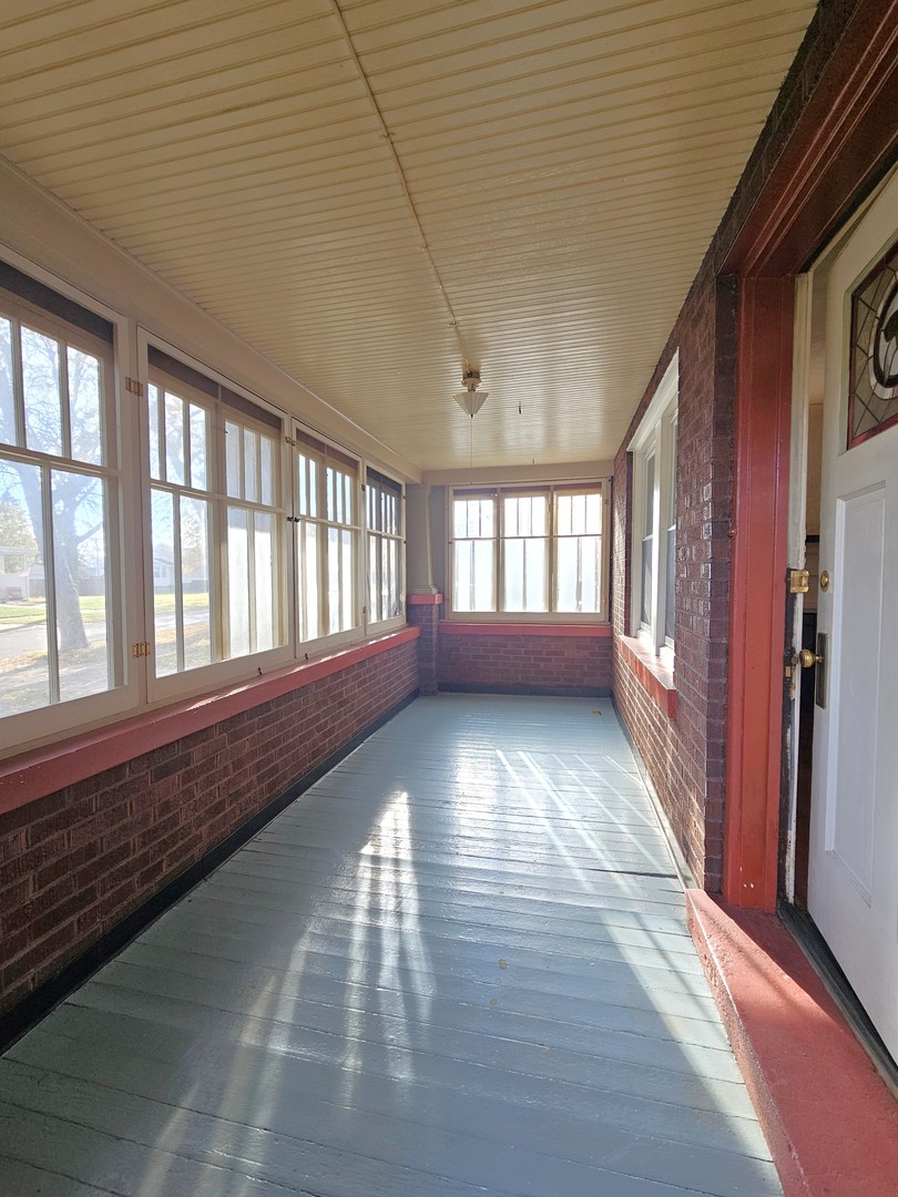 534 S Oakland Avenue, Villa Park, IL 60181