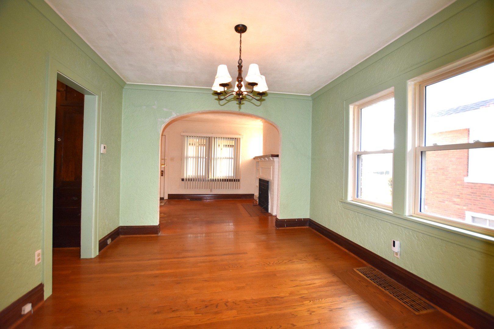 534 S Oakland Avenue, Villa Park, IL 60181