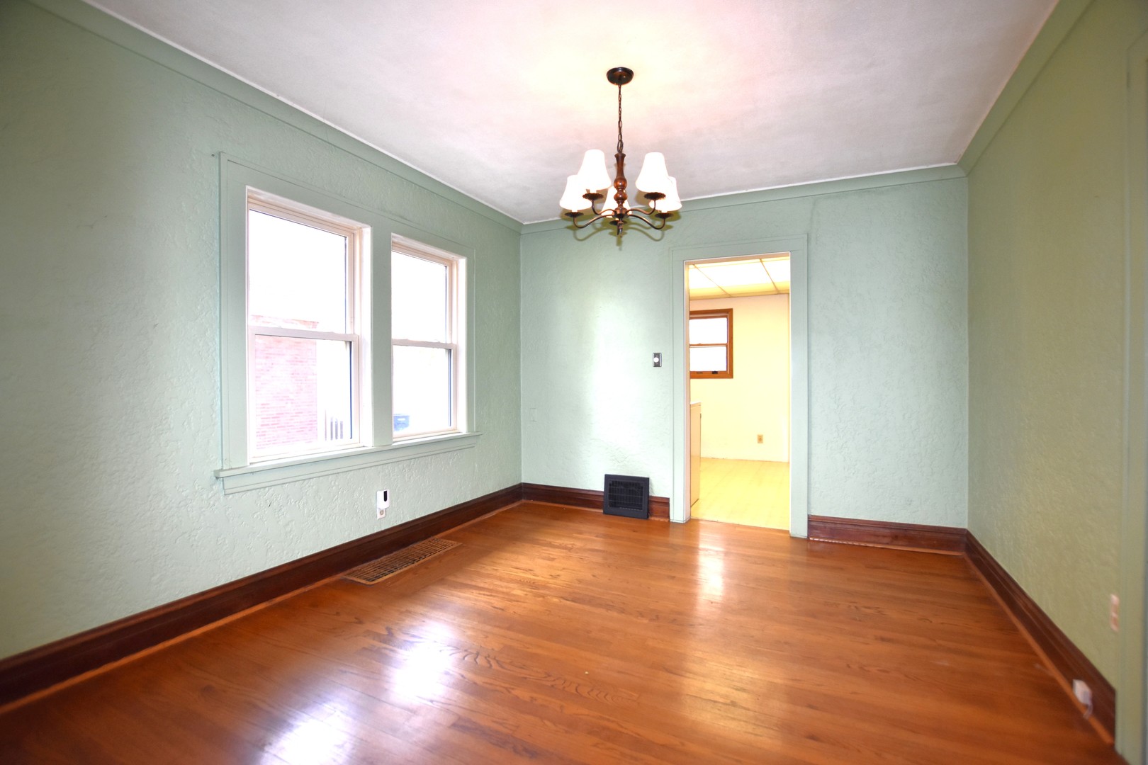 534 S Oakland Avenue, Villa Park, IL 60181