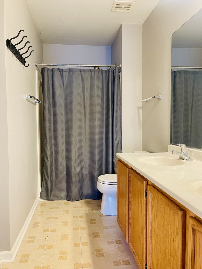 1179 N VILLAGE Drive #3, Round Lake Beach, IL 60073