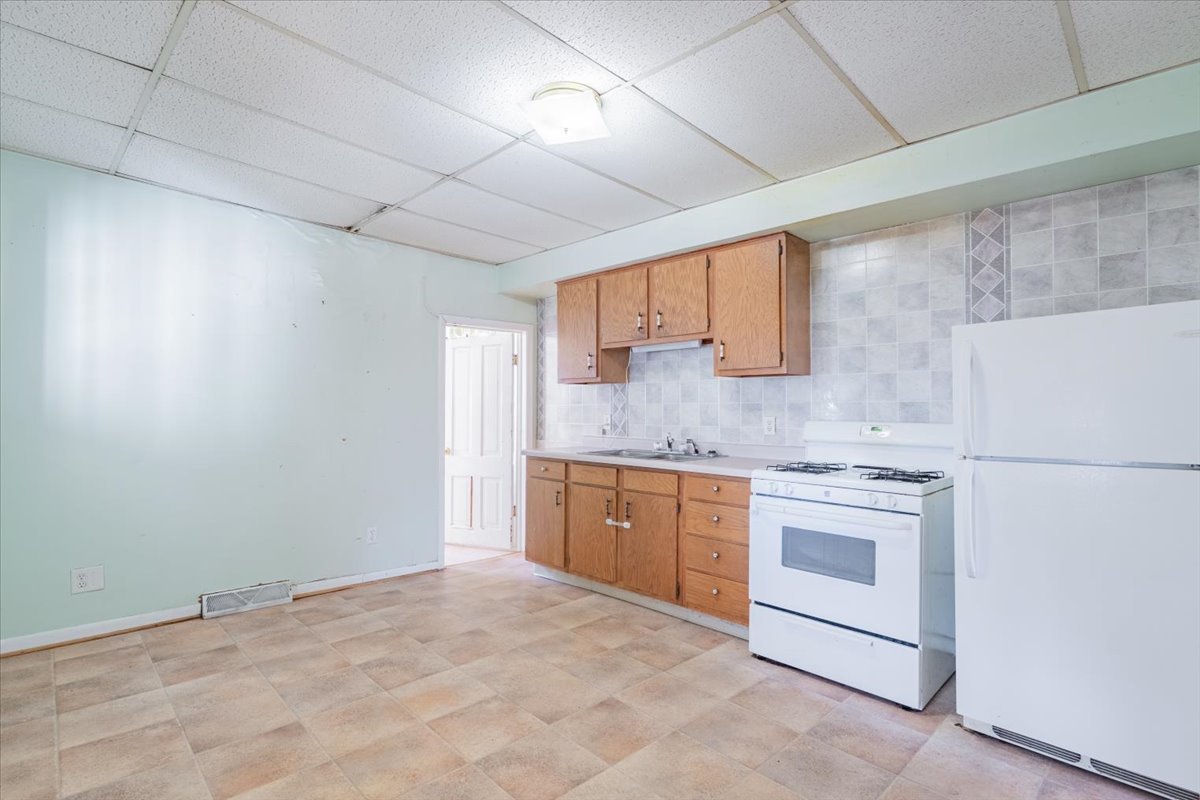 713 N George Street, Clinton, IL 61727