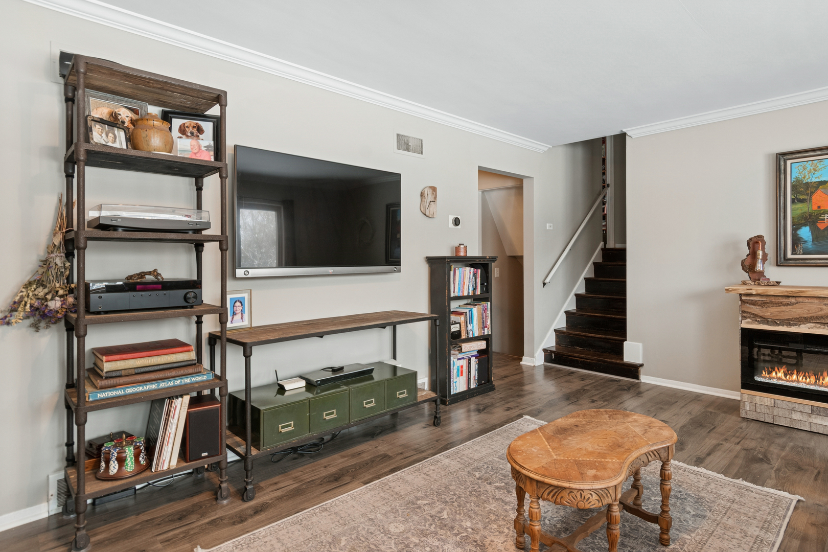 23W039 Hackberry Drive, Glen Ellyn, IL 60137