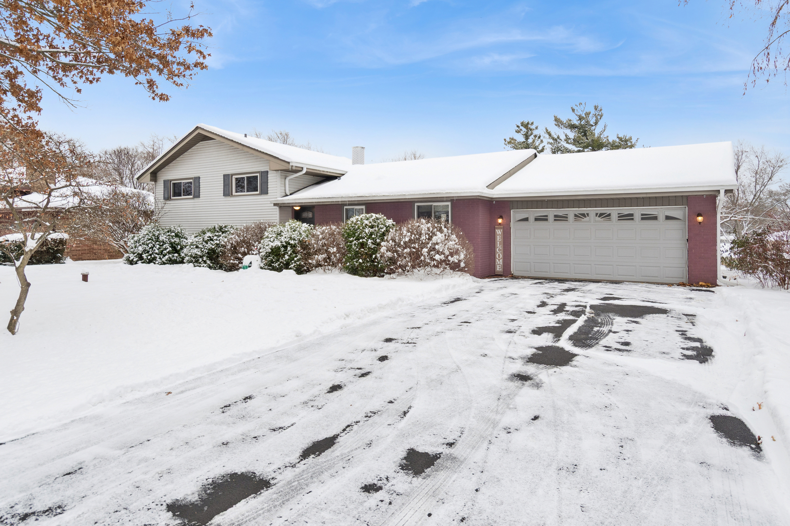 23W039 Hackberry Drive, Glen Ellyn, IL 60137