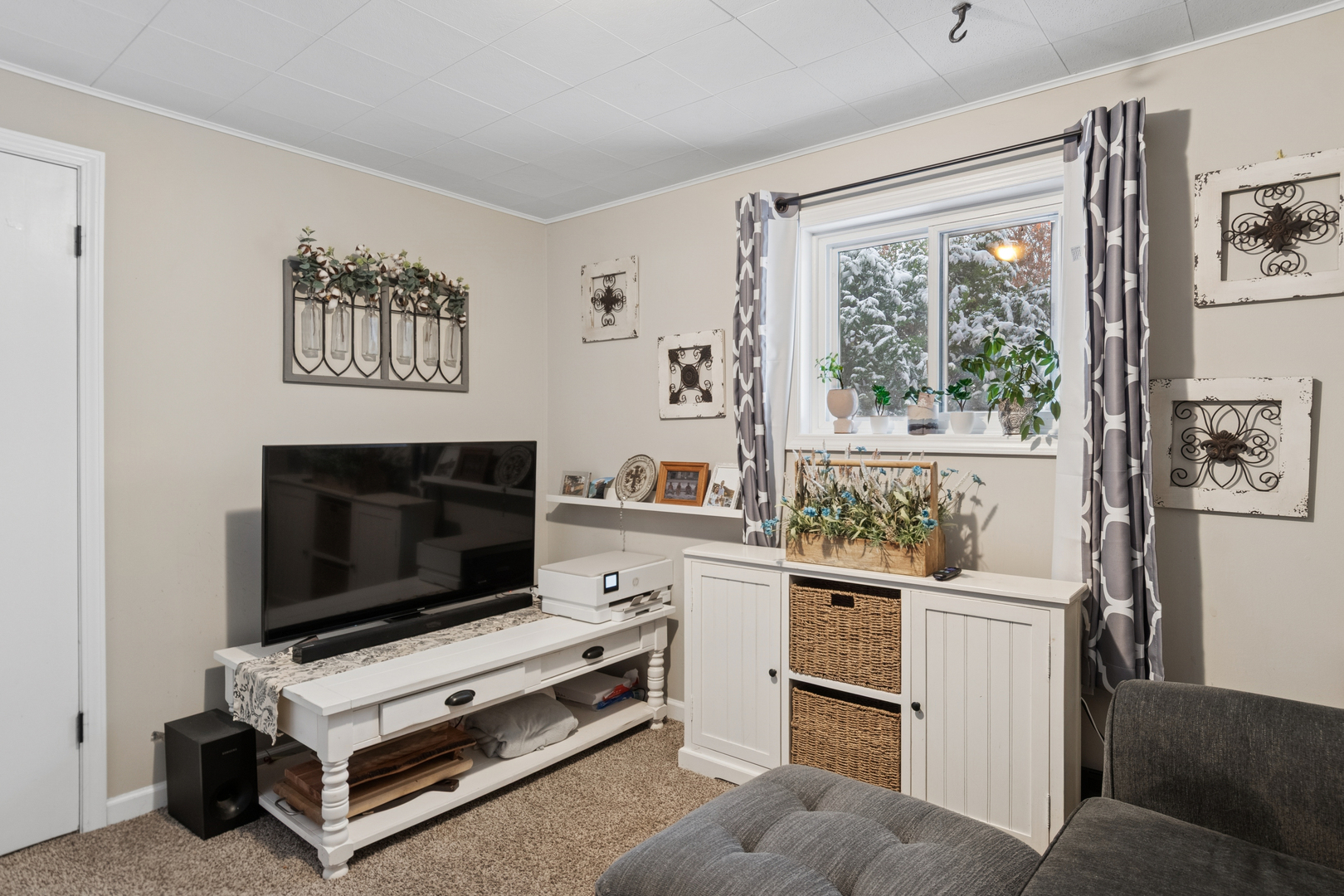 23W039 Hackberry Drive, Glen Ellyn, IL 60137