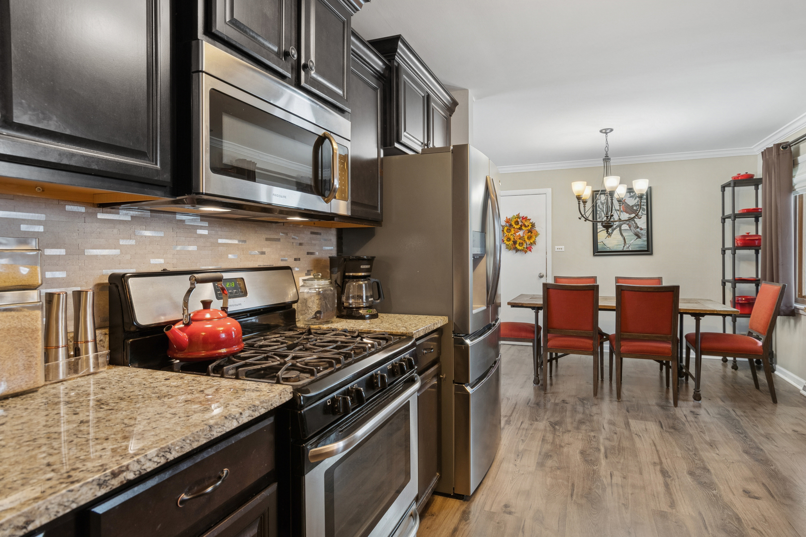 23W039 Hackberry Drive, Glen Ellyn, IL 60137