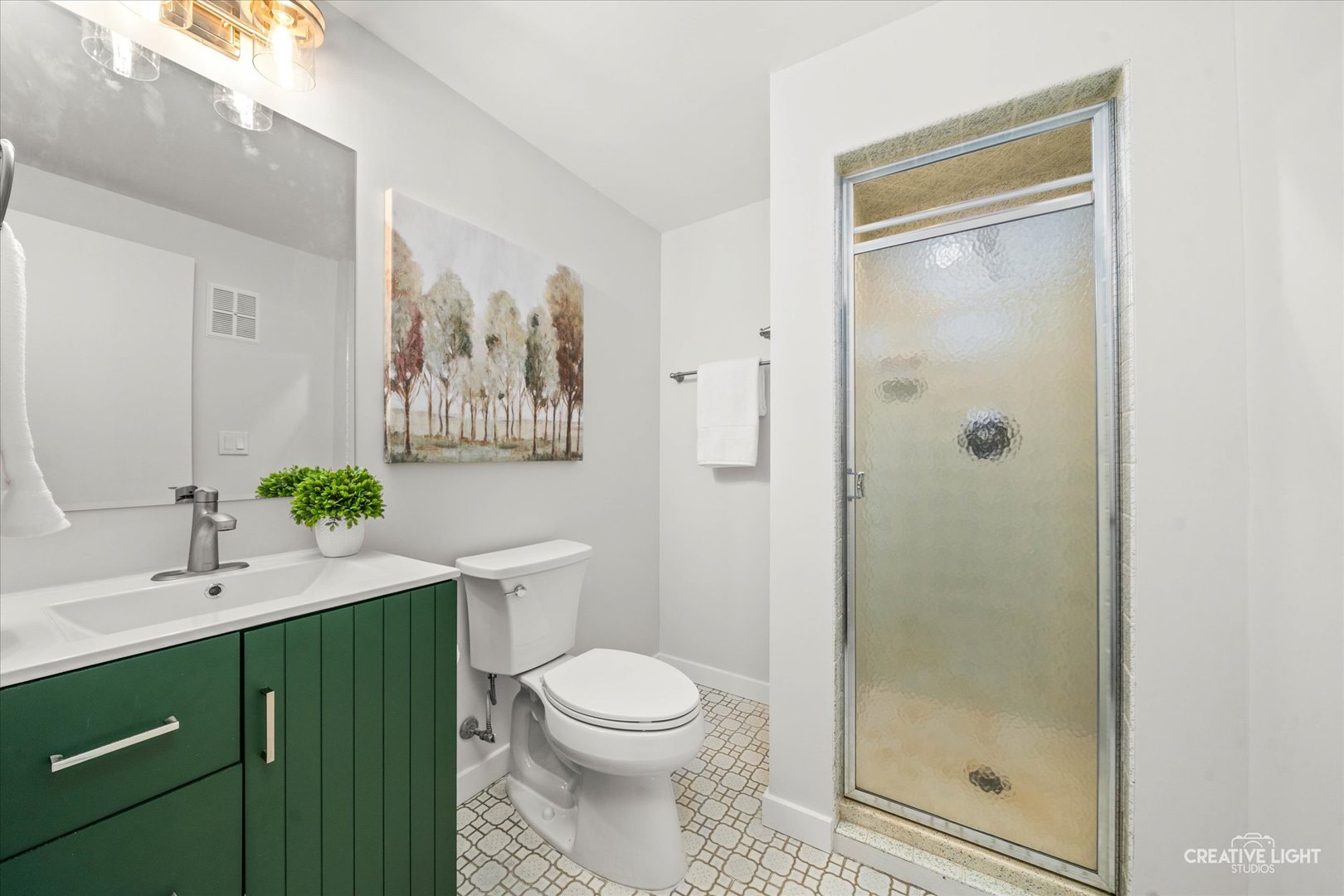 704 Plainfield Road, Downers Grove, IL 60516