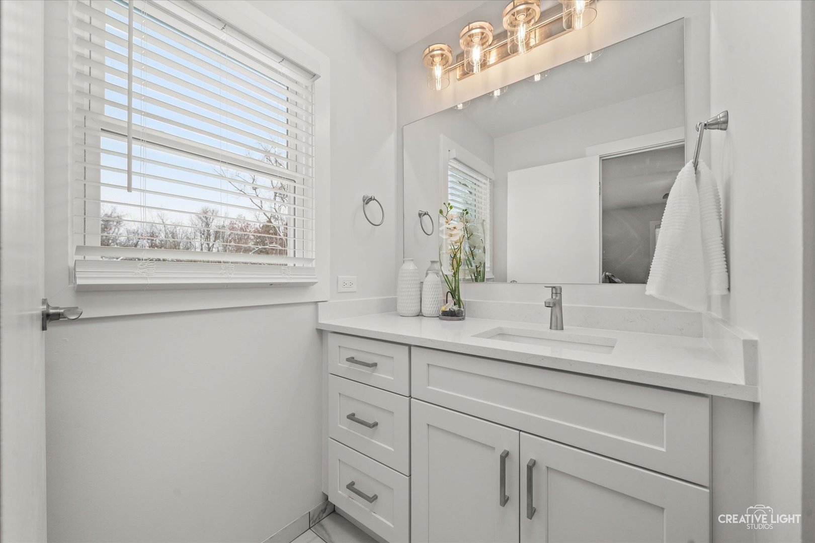 704 Plainfield Road, Downers Grove, IL 60516