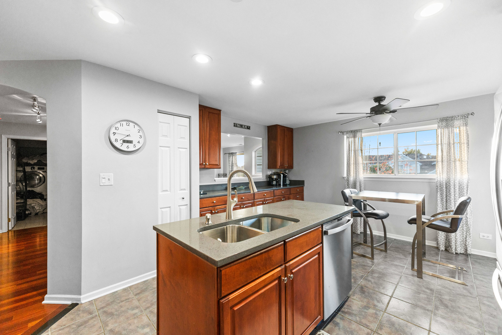 32802 Fowler Circle, Warrenville, IL 60555