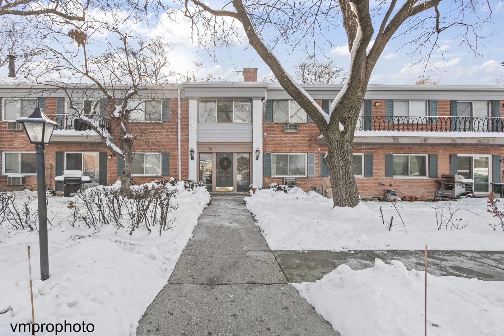 707 E Falcon Drive #C207, Arlington Heights, IL 60005