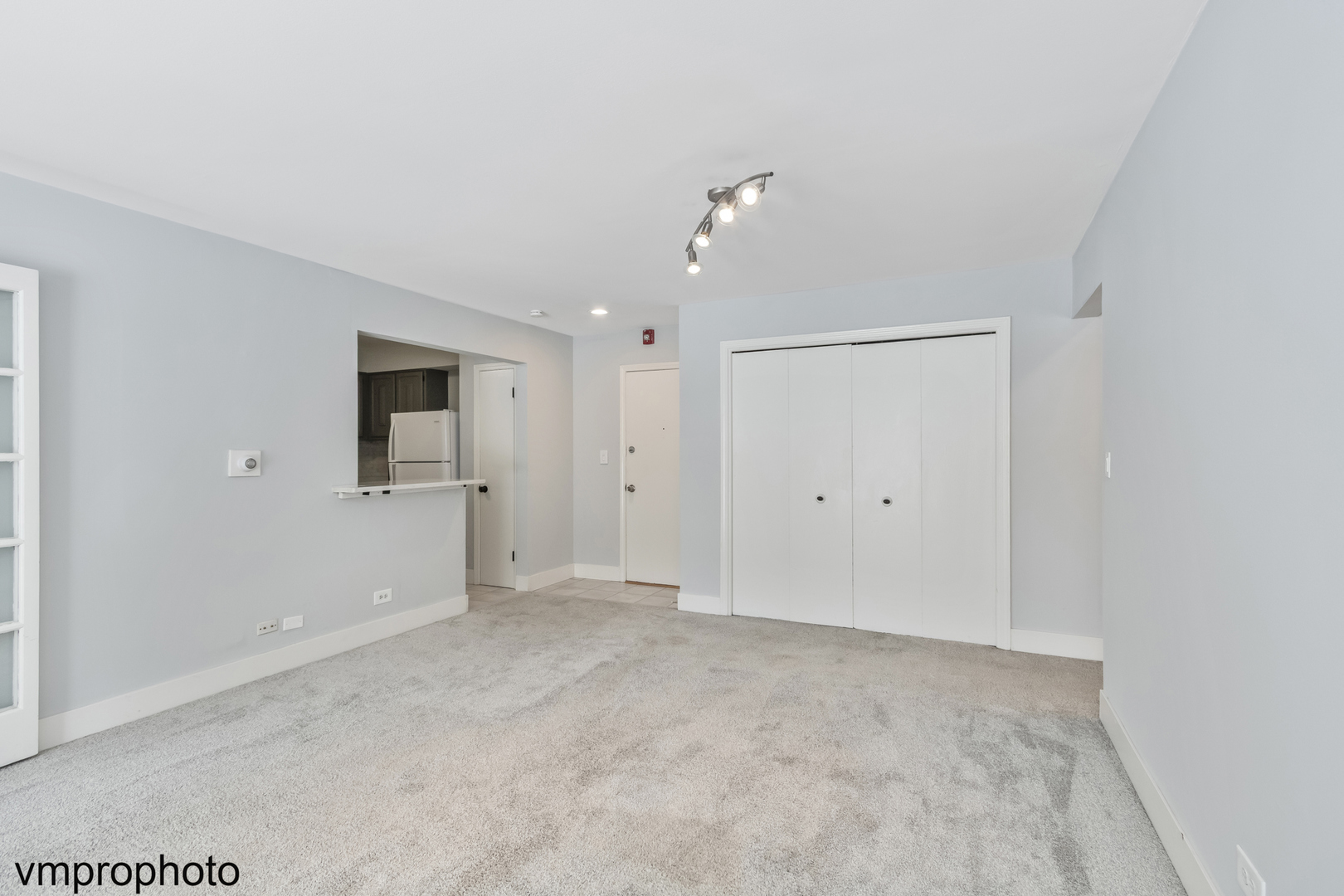 707 E Falcon Drive #C207, Arlington Heights, IL 60005