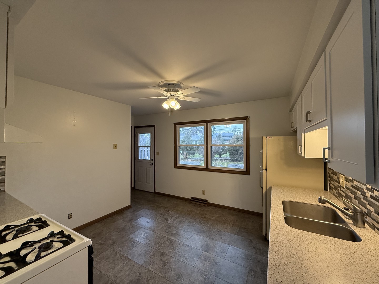 402 Elmwood Drive, Belvidere, IL 61008