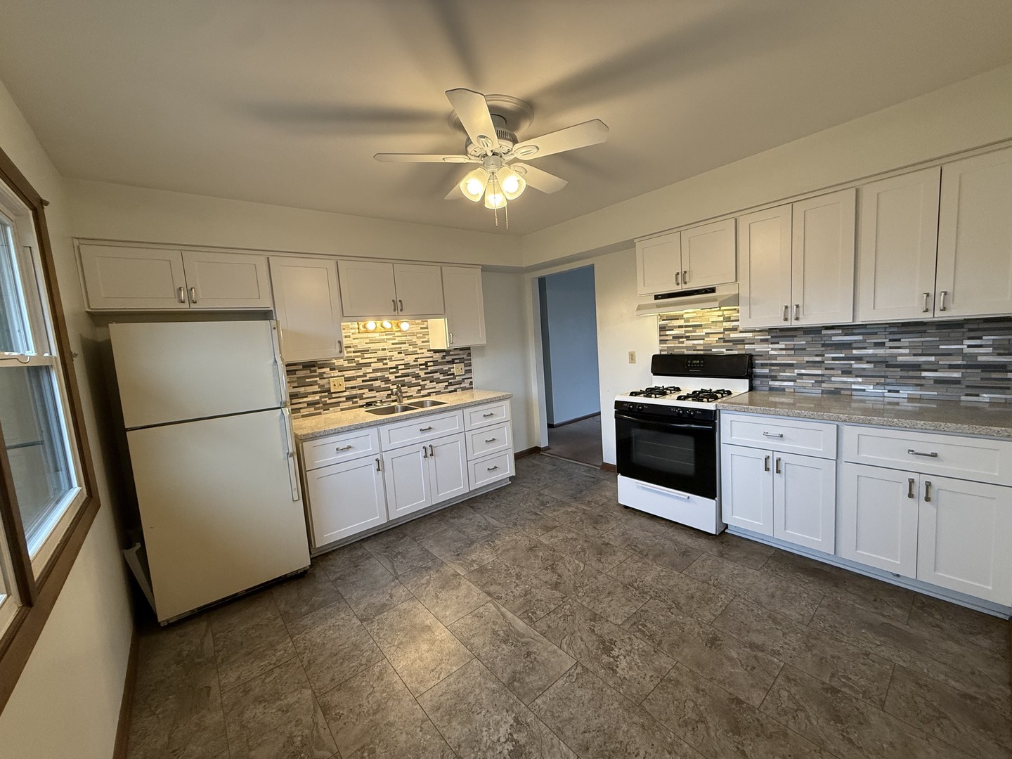 402 Elmwood Drive, Belvidere, IL 61008