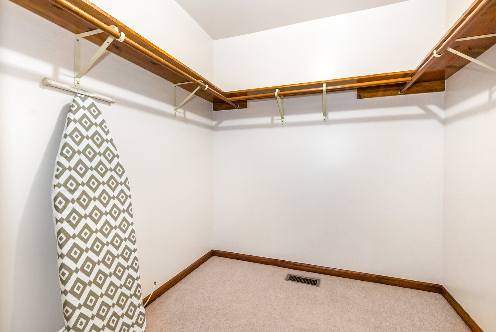 1120 COLGATE Court, Naperville, IL 60565