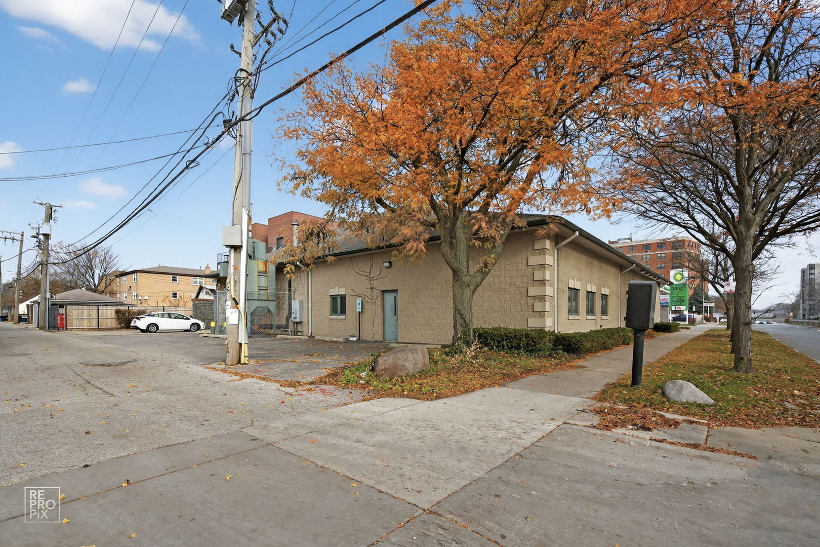 1900 W Peterson Avenue, Chicago, IL 60660