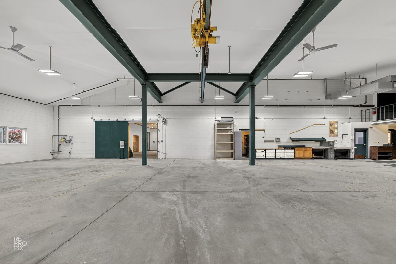 1900 W Peterson Avenue, Chicago, IL 60660