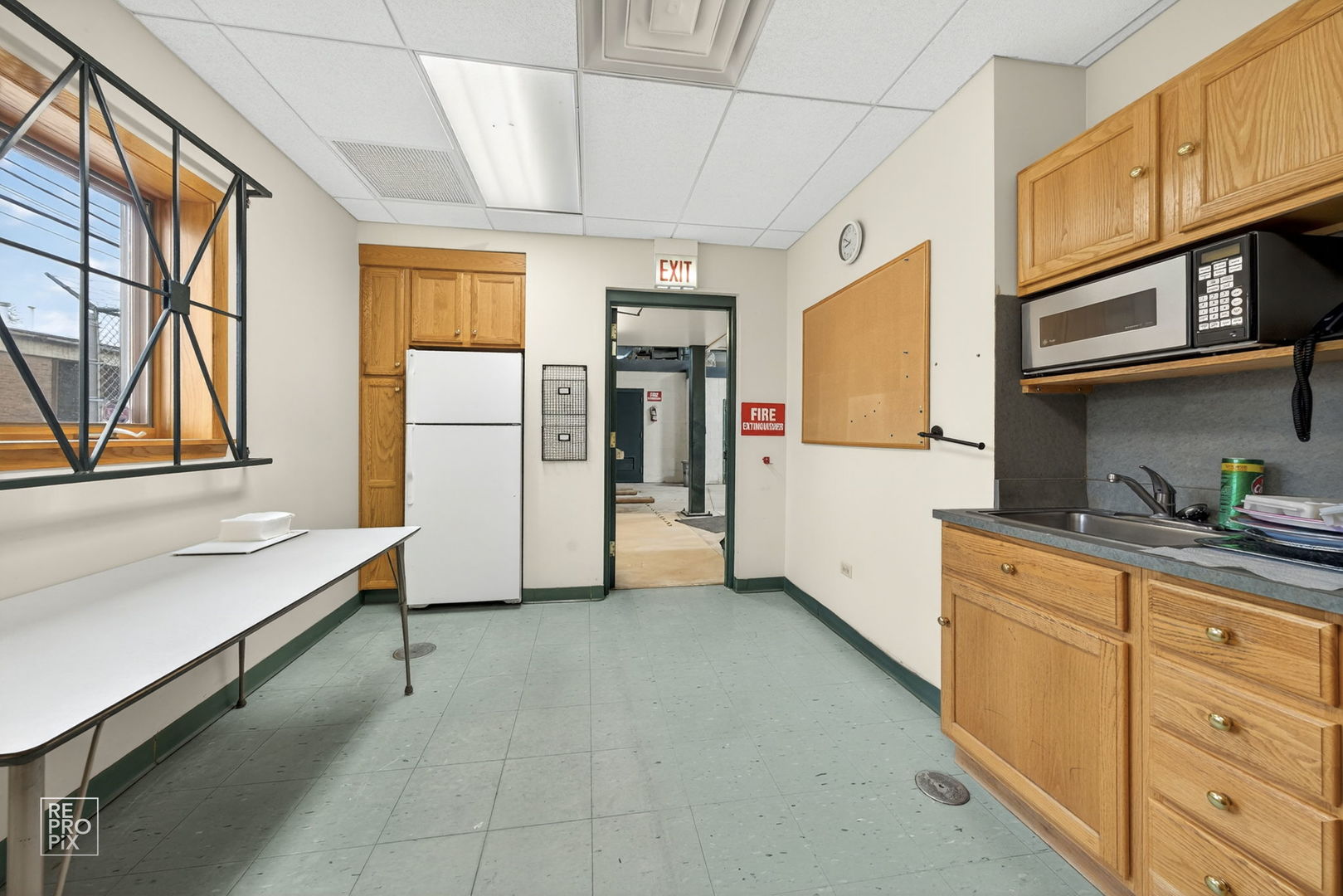 1900 W Peterson Avenue, Chicago, IL 60660