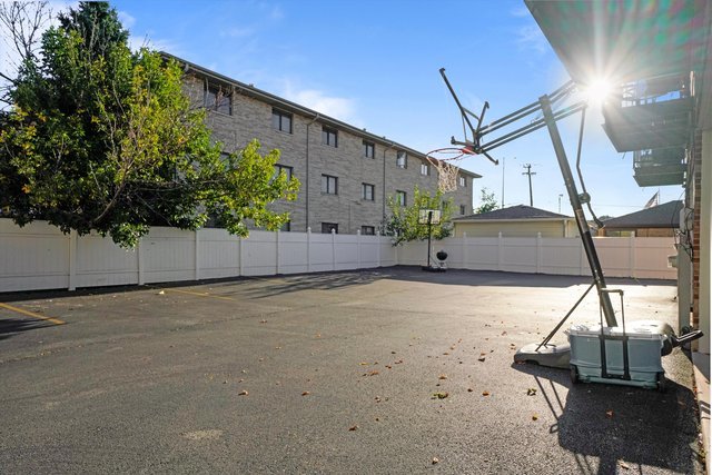 7943 W 92nd Street #7947, Hickory Hills, IL 60457