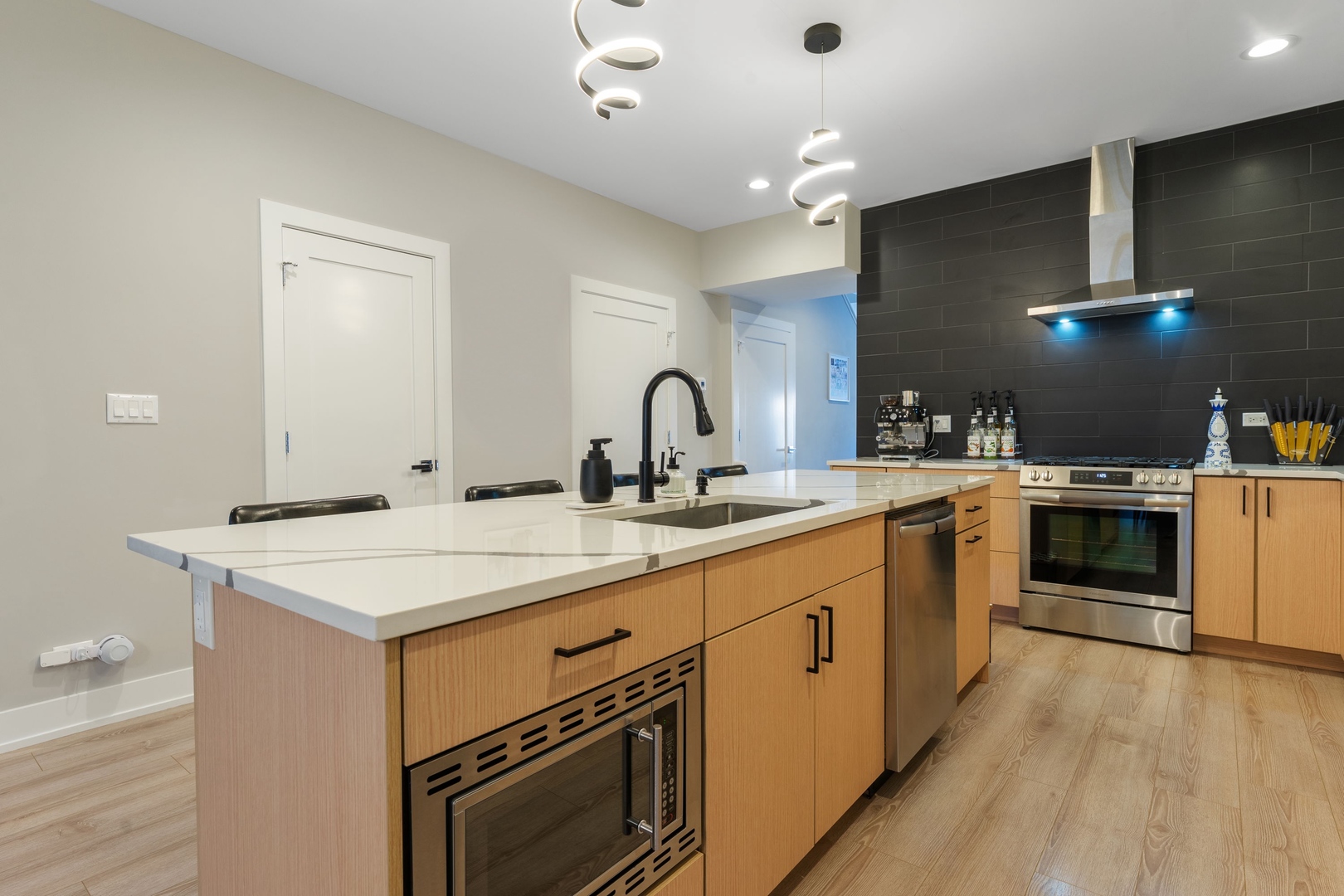 1822 N 36th Avenue, Stone Park, IL 60165