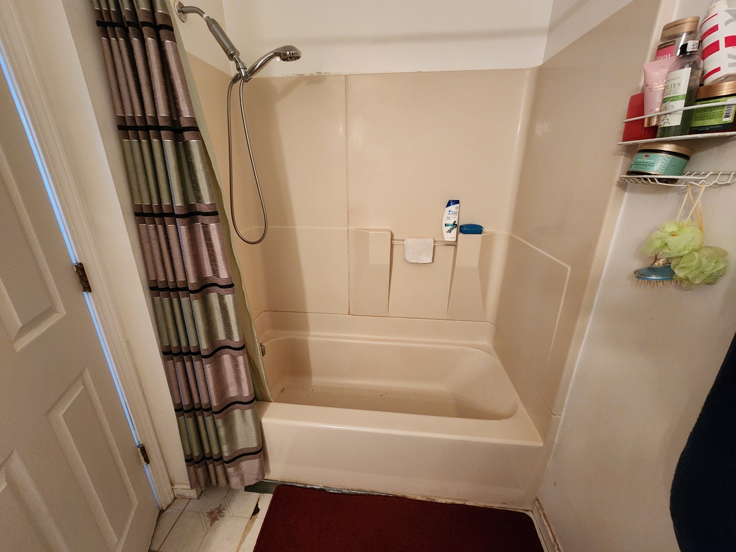 1429 Oxford Street, Carol Stream, IL 60188