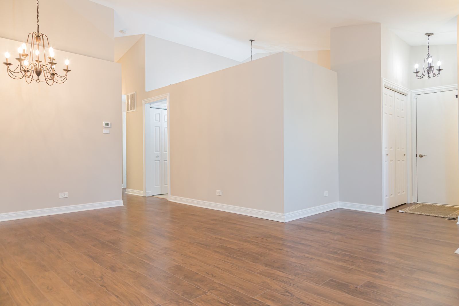 792 Trinity Court, Carol Stream, IL 60188