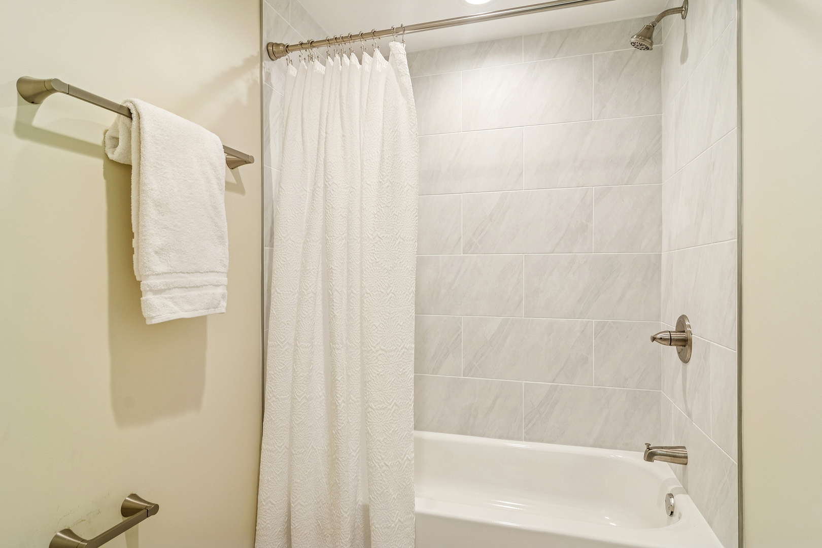 630 Woodhollow Lane, Buffalo Grove, IL 60089