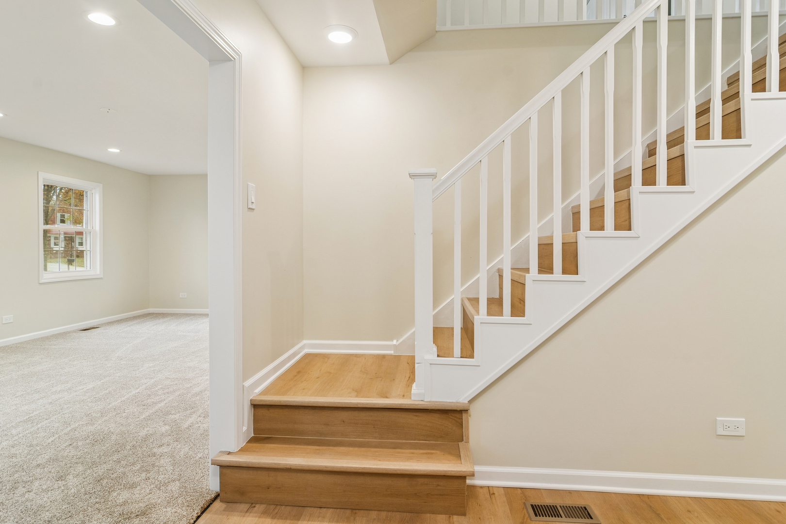 630 Woodhollow Lane, Buffalo Grove, IL 60089