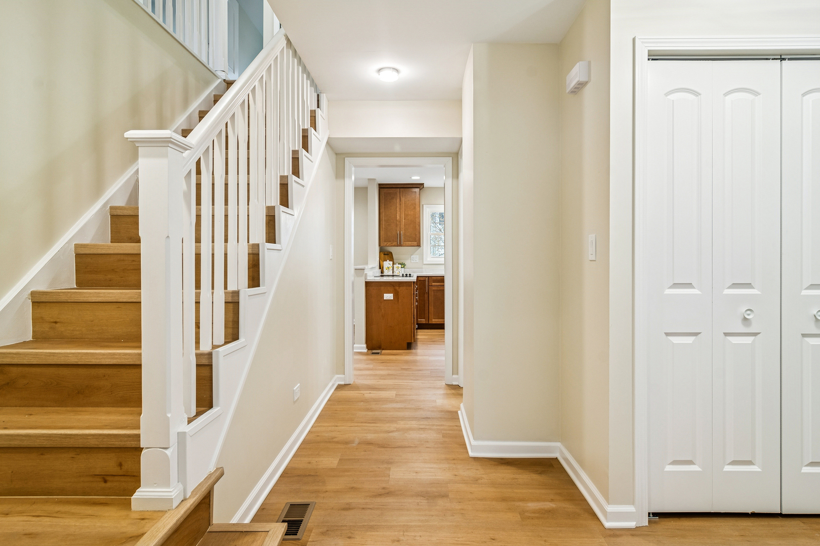 630 Woodhollow Lane, Buffalo Grove, IL 60089