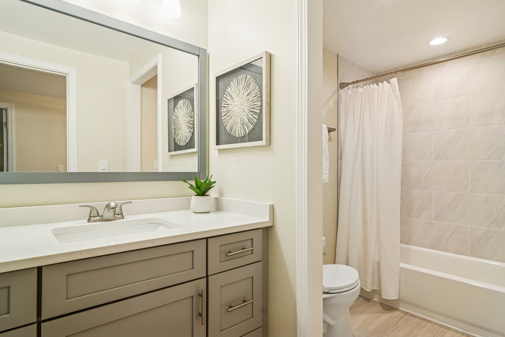 630 Woodhollow Lane, Buffalo Grove, IL 60089