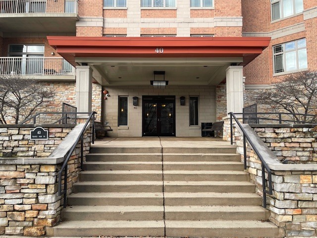 40 Prairie Park Drive #707, Wheeling, IL 60090