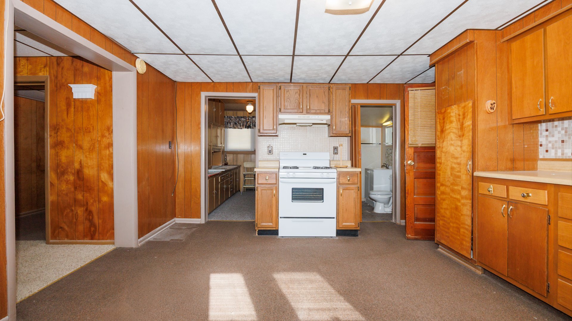 305 S Harrison Street, Colfax, IL 61728