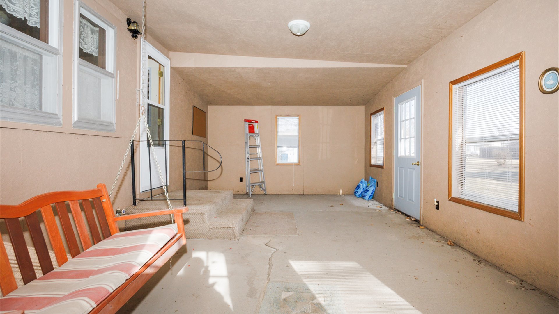 305 S Harrison Street, Colfax, IL 61728