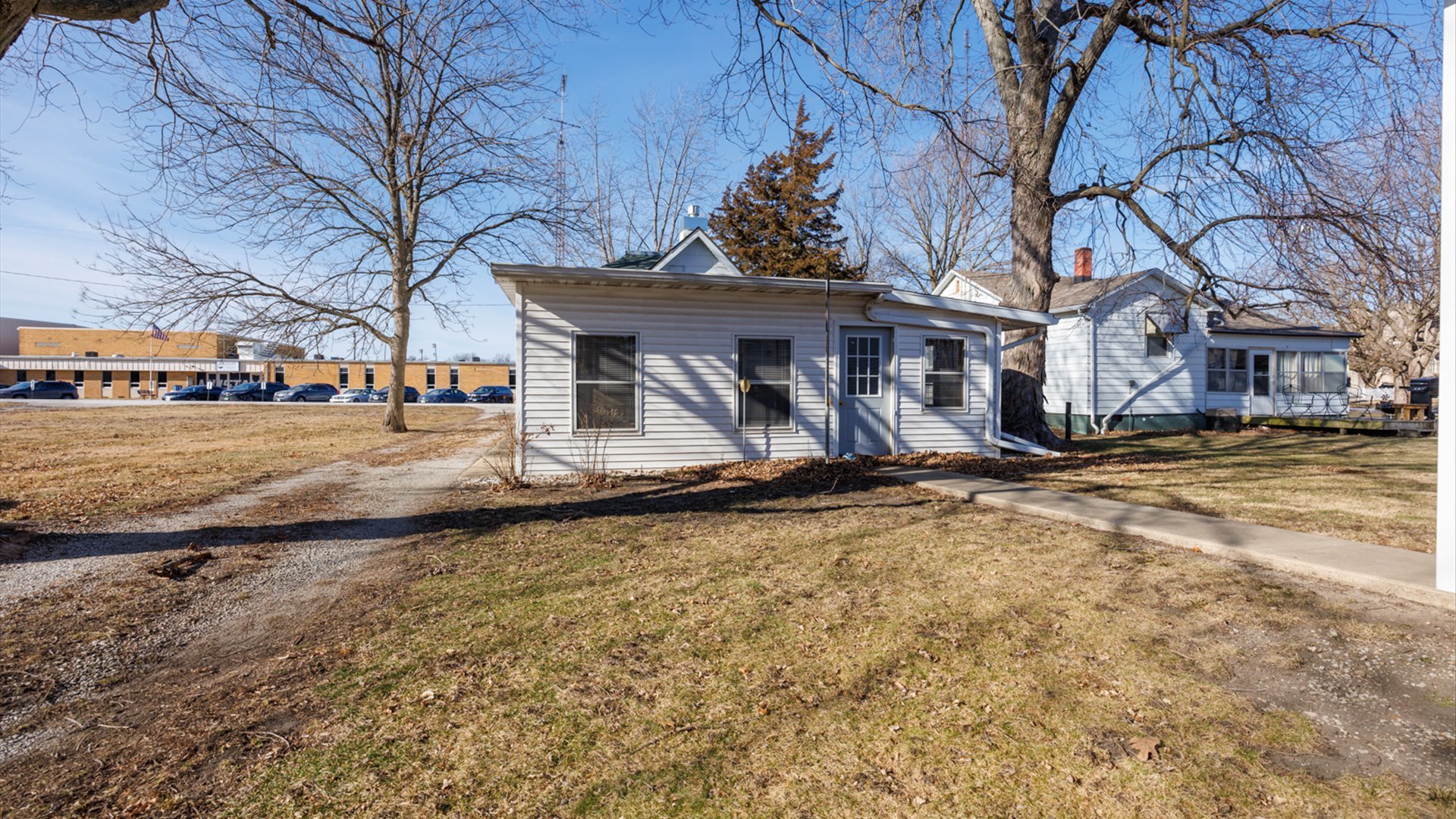 305 S Harrison Street, Colfax, IL 61728