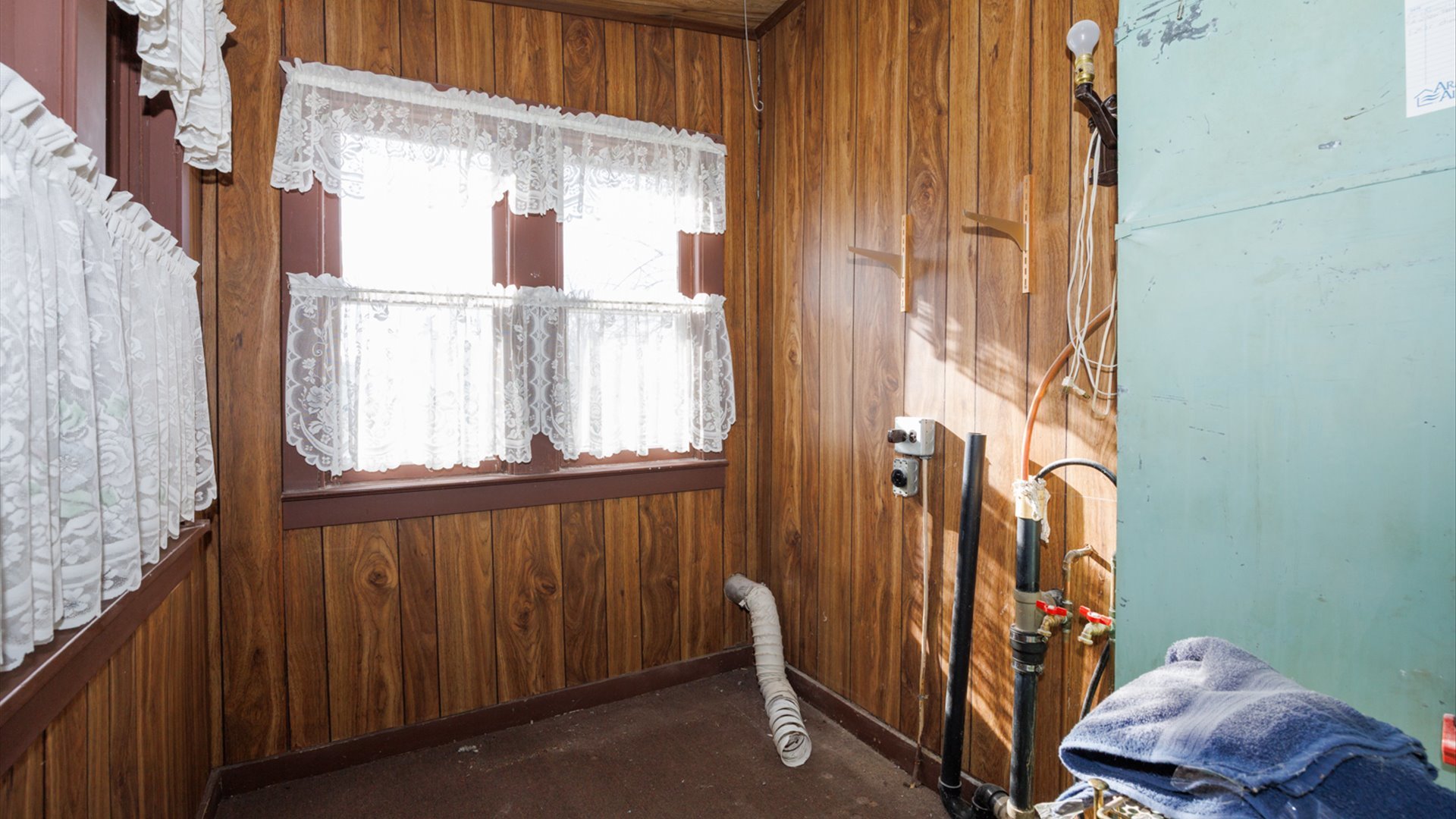 305 S Harrison Street, Colfax, IL 61728