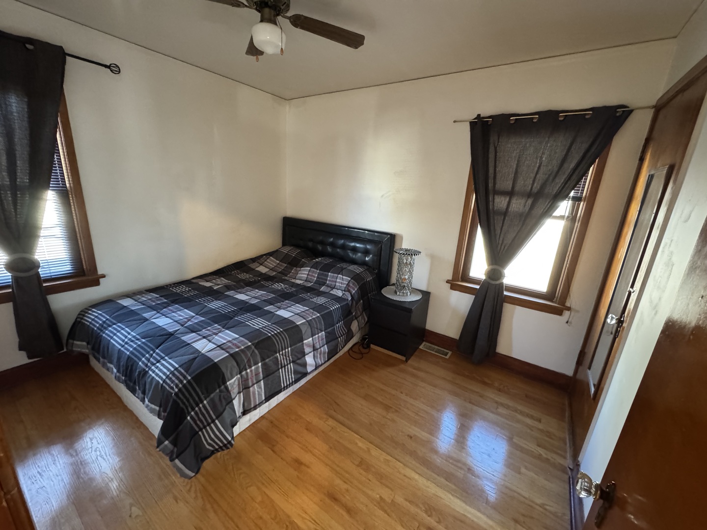 886 E Thacker Street, Des Plaines, IL 60016