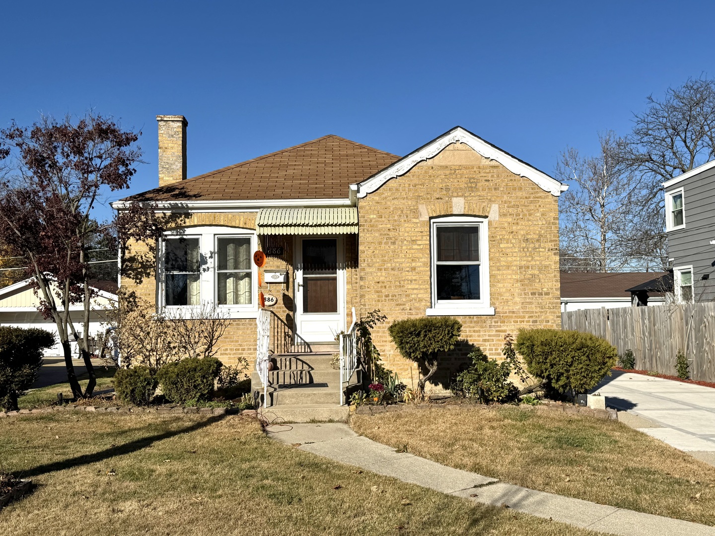 886 E Thacker Street, Des Plaines, IL 60016