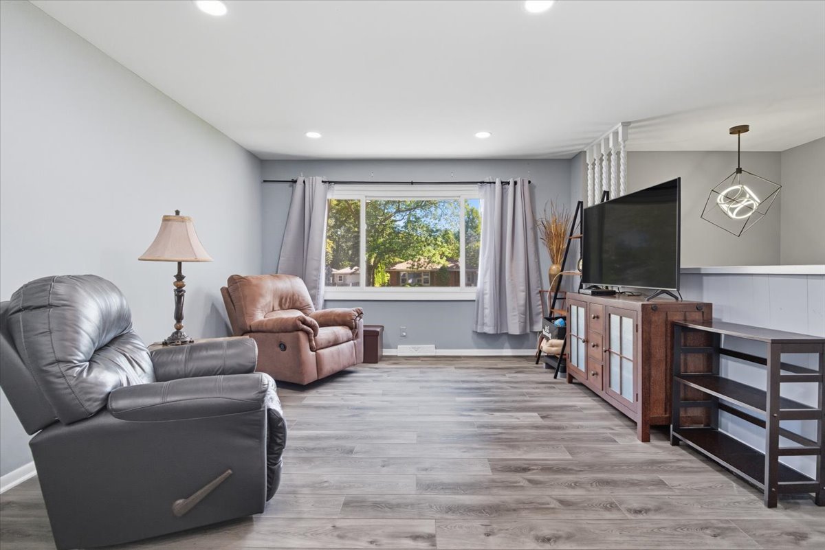 830 Russell Avenue, Winthrop Harbor, IL 60096