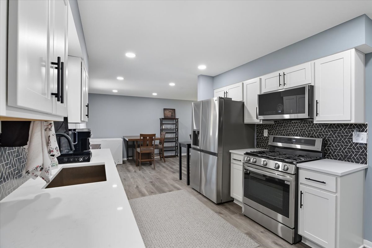 830 Russell Avenue, Winthrop Harbor, IL 60096