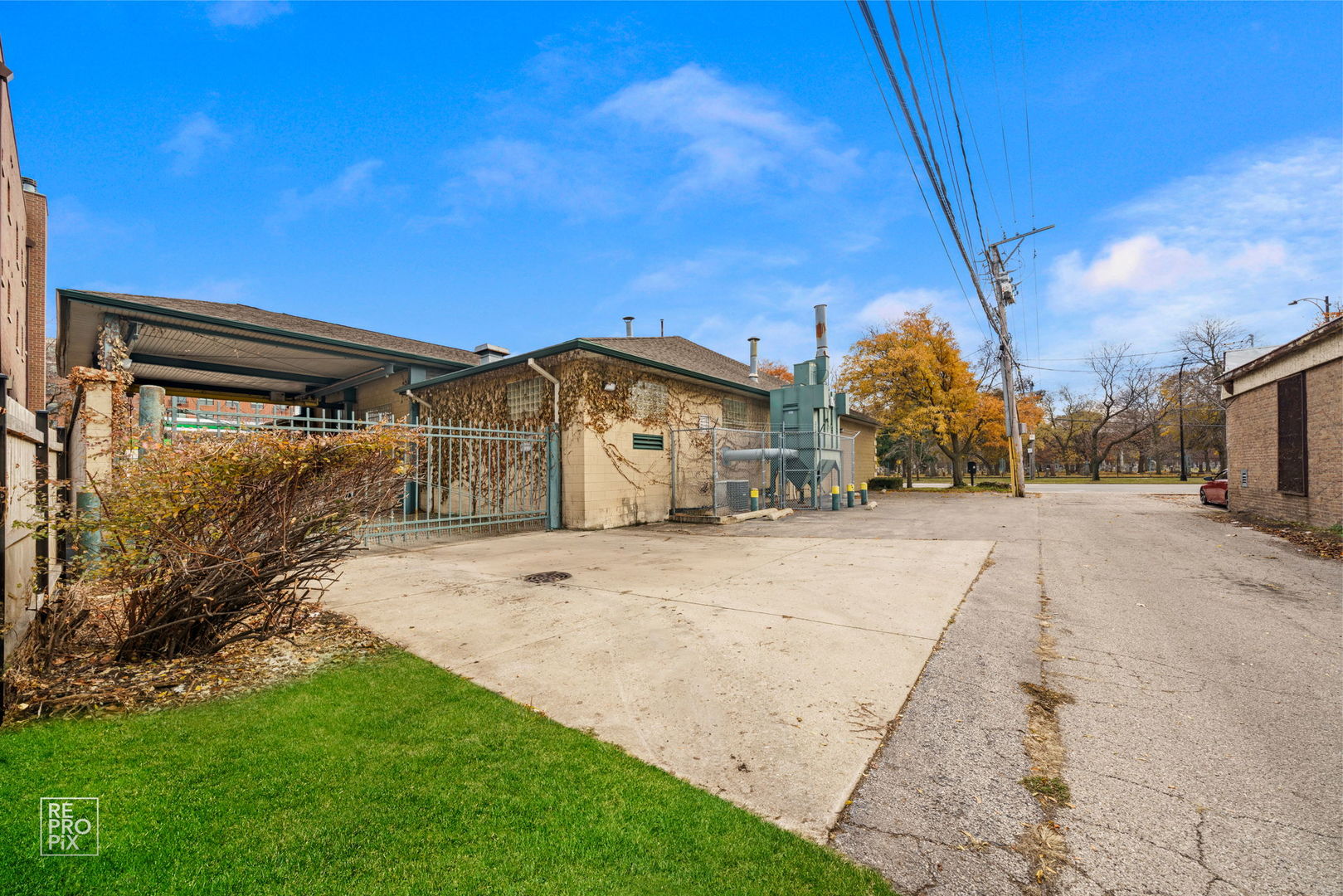 1900 W Peterson Avenue, Chicago, IL 60660